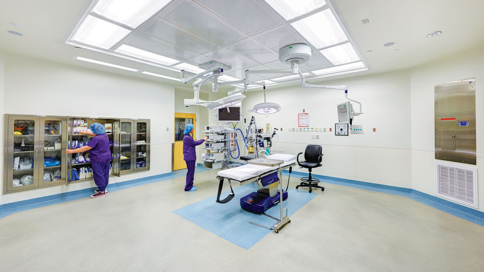 <b>Surgical staff at Henry County Health Center work in a new operating room that was part of a surgical addition and energy center replacement project led by Carl A. Nelson & Company in the construction management agency role.</b> (INVISION Architects photo)<br>